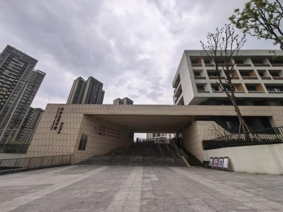 重庆市巴蜀中学校（滨江校区）